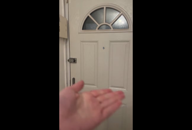 One room in all girl household in Wimbledon Main Photo