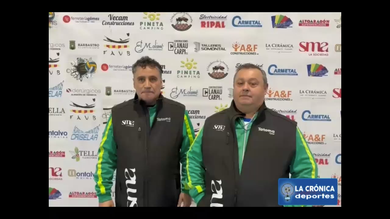 VALERIA, CELIA, FERNANDO Y TOÑO (Jugadoras y Entrenadores Equipo Voleibol Femenino SMA Barbastro)