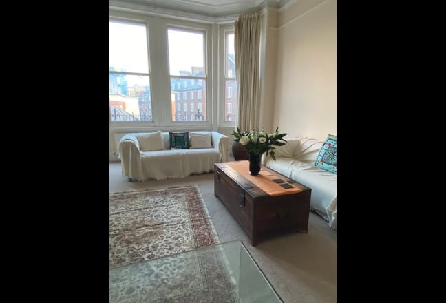 Sunny Large Ensuite Double Room in Victoria Main Photo