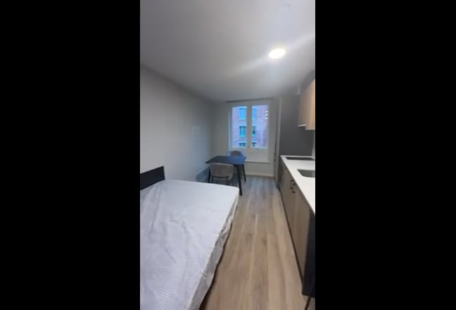 Studio New Building Guildford All Bills Included  Main Photo