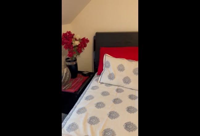 Ensuite room with a lovely shared living Main Photo