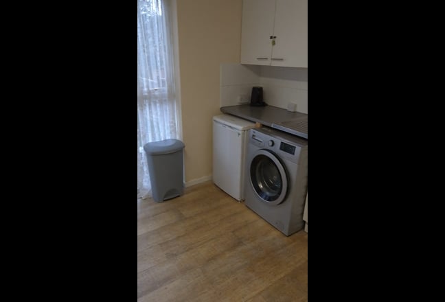 10 mins to MK Center. single and double Rooms Main Photo