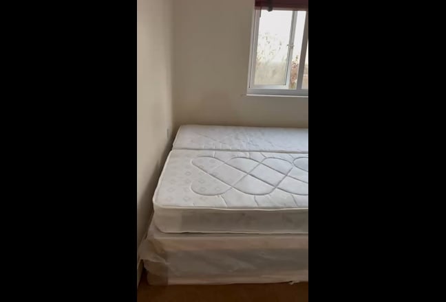 Double room available at forest hill. Main Photo