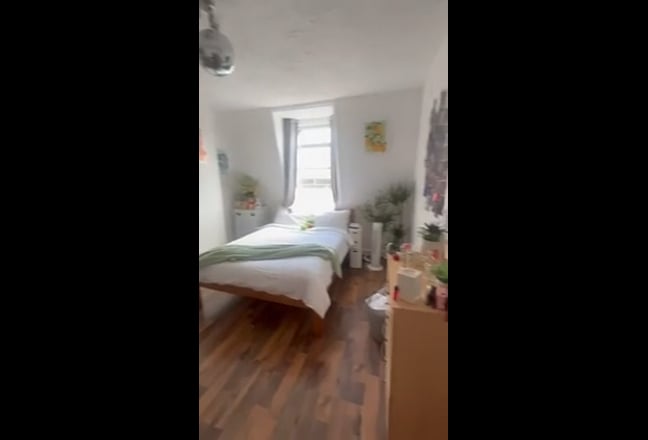 Notting Hill Gate - 2BED FLAT/ Double room &pound;277pw Main Photo