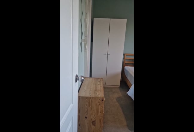 Large double bedroom near Newbury Park Main Photo