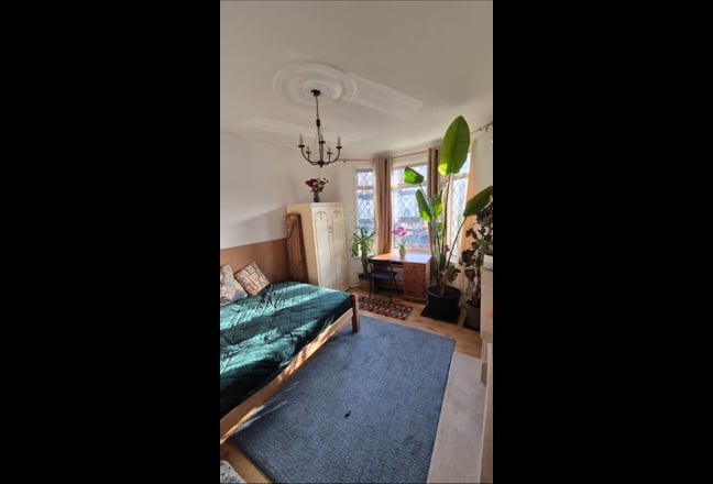 Double Room in E6 Main Photo