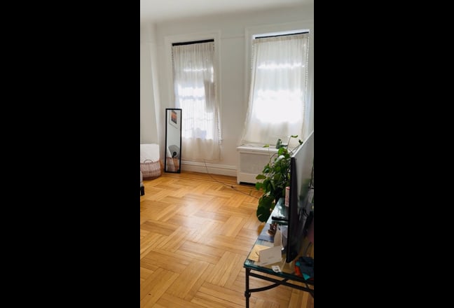 Available Now Furnished Large Bright Rm in Uws Nyc Main Photo