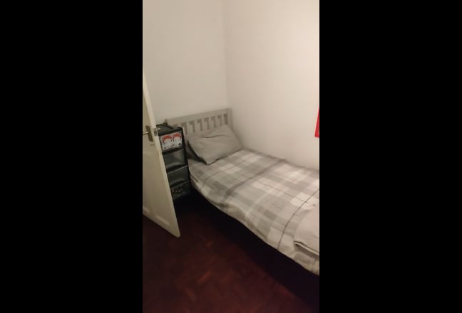 Single Room for Rent / Southfields Main Photo