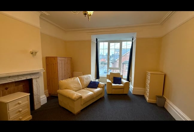 Room in luxury Central Newport house share Main Photo