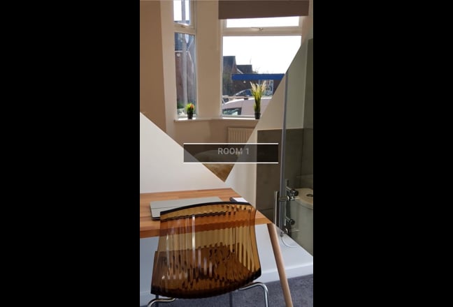 Spacious ensuite room Main Photo