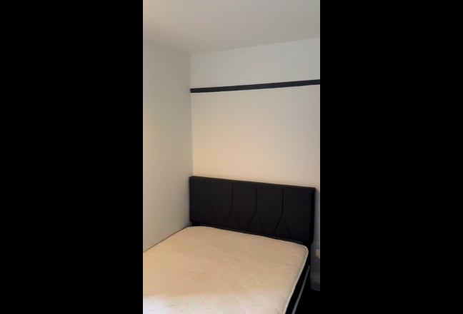 Double room with en-suite to rent Main Photo