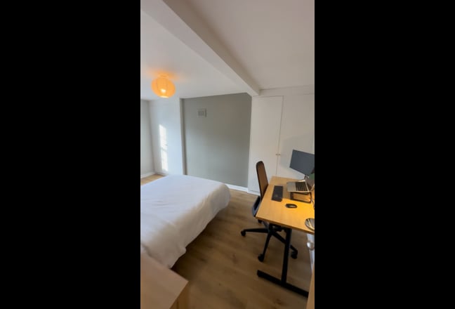 Large Double Room in East London - Move in Feb Main Photo