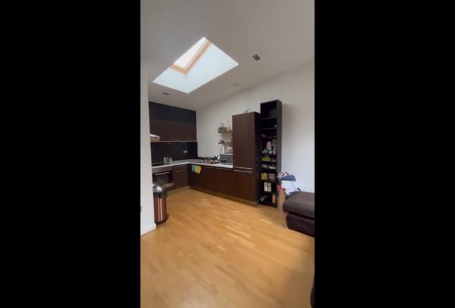 Spacious two bed two bathroom with a small balcony Main Photo