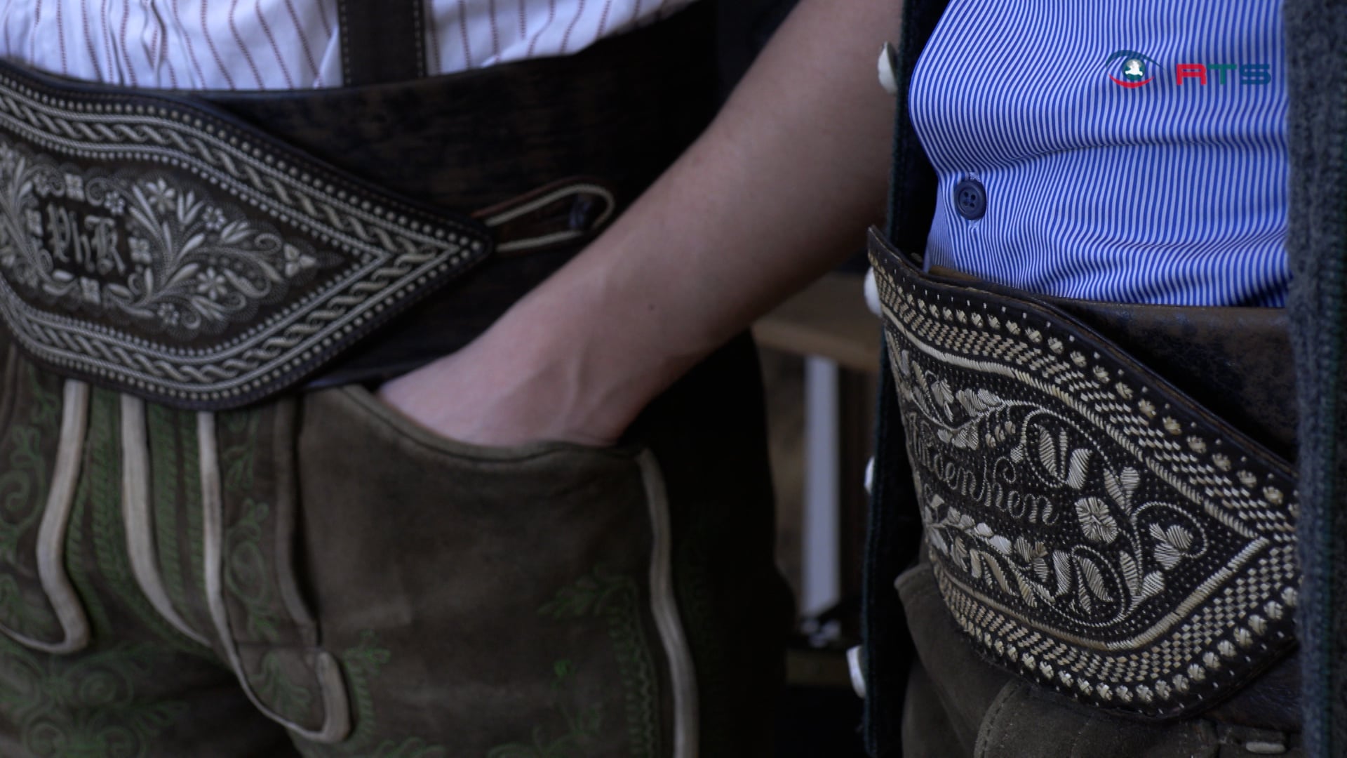 federkielstickerei-generationsuebergabe-im-traditionsbetrieb-in-st-martin-am-tennengebirge