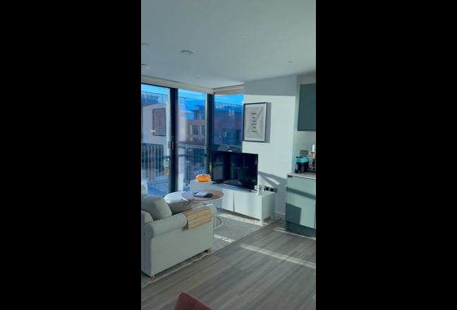 Girly MK Flatshare Main Photo