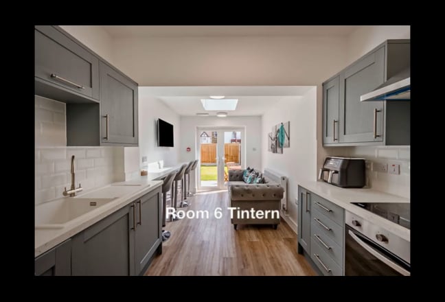 En-Suite Room with Kichenette Loft by Uni Hospital Main Photo