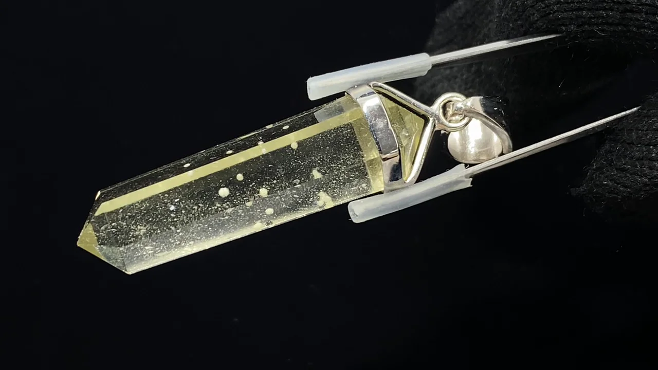 動画】【1点もの】リビアングラス ダブルポイント ペンダントトップ