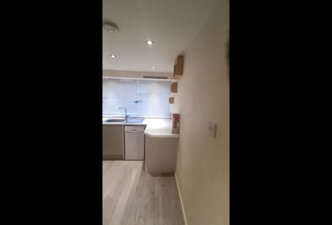 Modern 1-Bedroom Studio Flat Main Photo