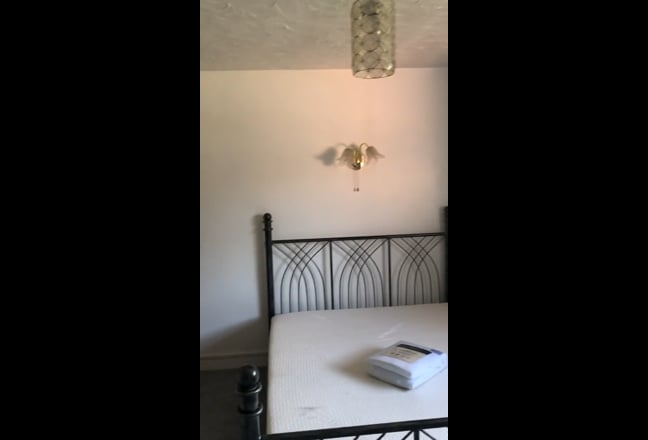 Double Rooms in large Guildford house Main Photo