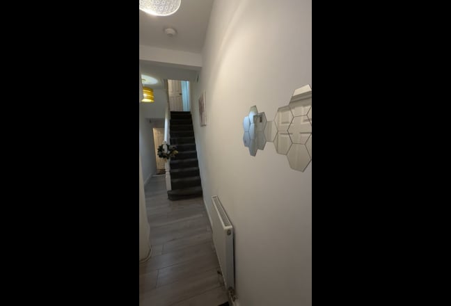 Double Rooms for Clean Professionals |Central Line Main Photo