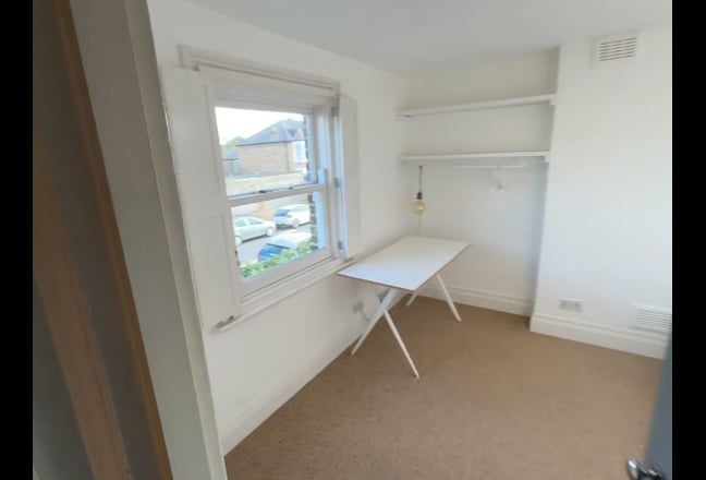 Quiet Forest Hill Room with Private Bathroom. Main Photo