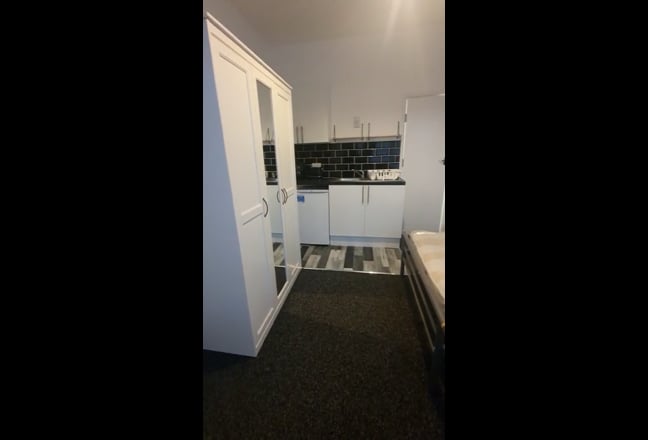 Large Double Ensuite with Kitchenette  Main Photo
