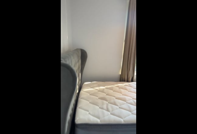 Large en-suite double room with en-suite & balcony Main Photo