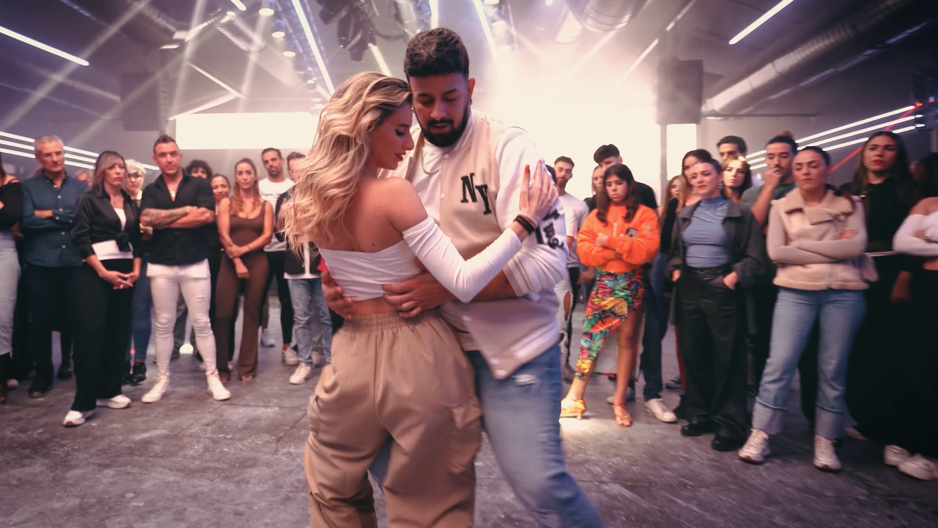 Nacho y Silvia - Tu primer amor - Esencia Latina