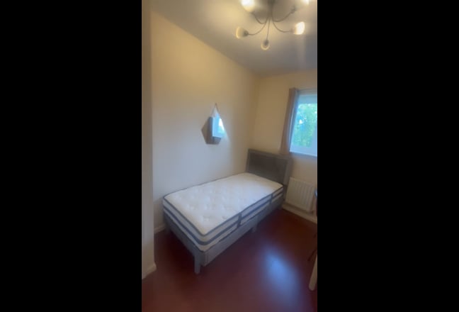 Single room available 5 mins walk from de hav.  Main Photo