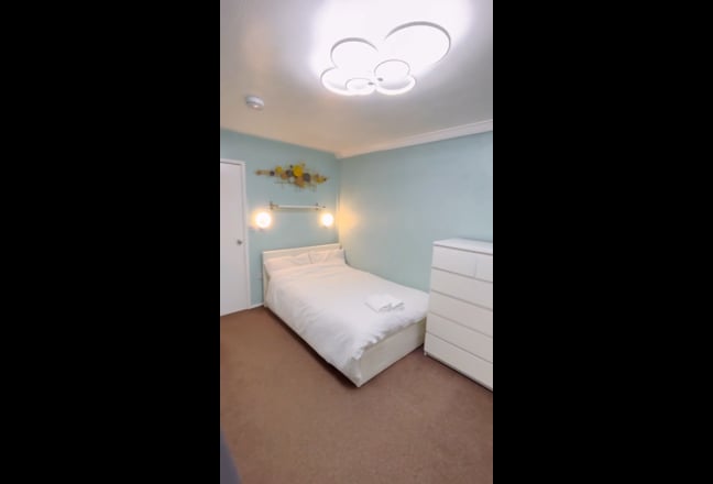 Brand new cosy high end studio - close to QE/UoB Main Photo