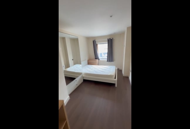 City Centre Ensuite Room Main Photo