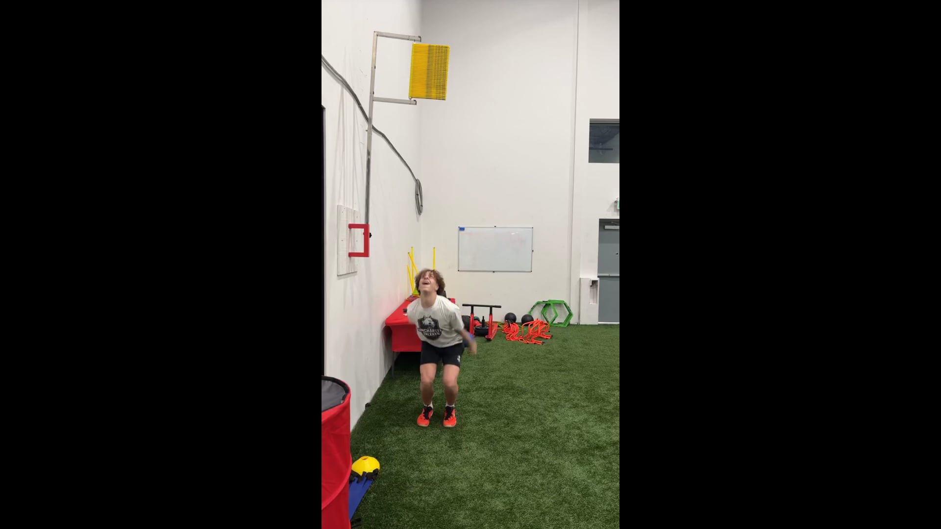 Watch emmanuel cazeau-wagnac's Vertical Jump: 18 inches