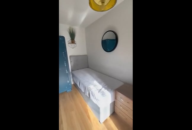 Top floor single room Main Photo