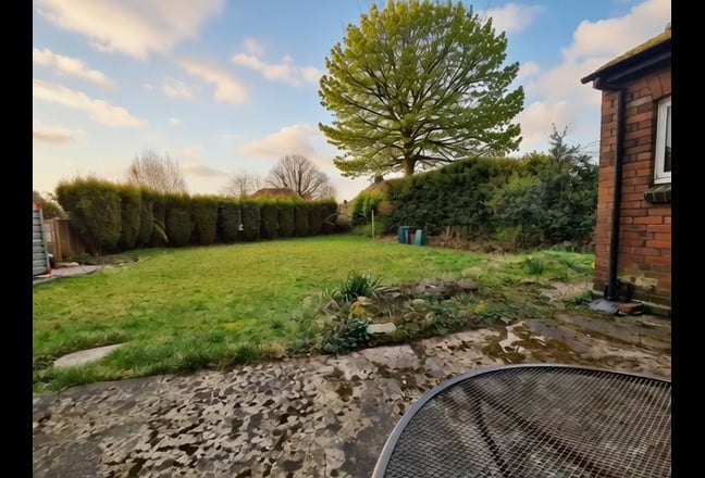 High-End Studio Apartment — ST5 — Includes Bills Main Photo