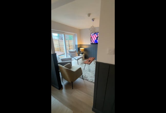 Double En-Suite Room in Stunning Shared House Main Photo