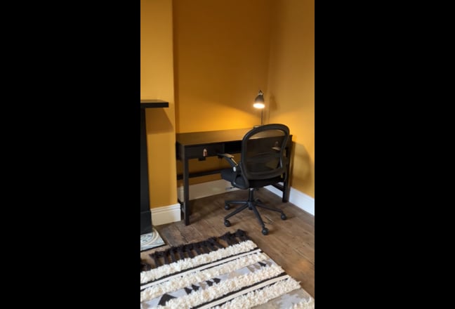 2 Large doubles furnished in comfortable house Main Photo