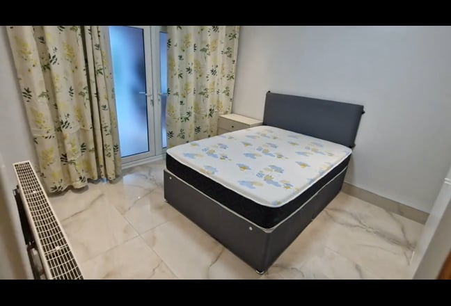 Newly Renovated Rooms • 5 mins walk to tube Main Photo