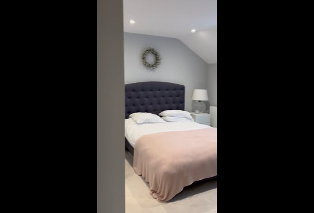 Double Room with en-suite in Studham Bedfordshire. Main Photo
