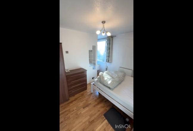 Spacious double  room - 5mins from tube (Zone2/3) Main Photo