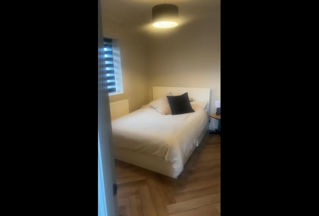 Beautiful Double Room. Great Transport Links Main Photo