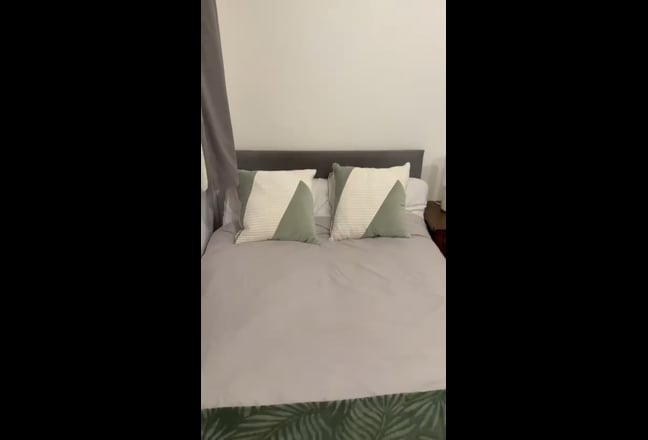 Double ensuite room in town centre Main Photo