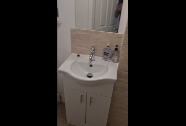 Room in a Shared House, Hoylake Gardens, CR4  Main Photo