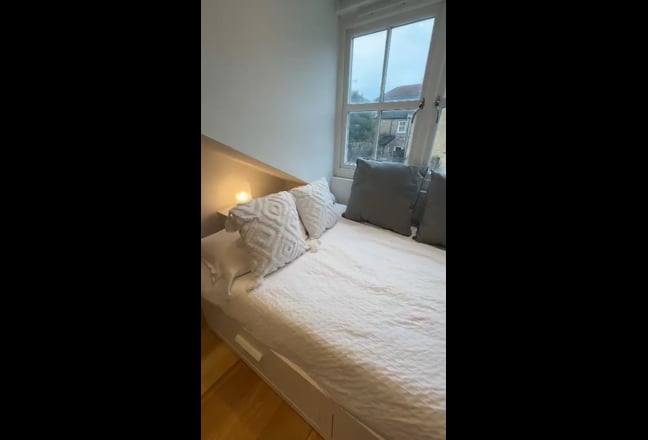 Stunning Double Bedroom | Canary Wharf Main Photo