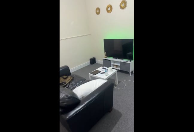 Double room in a 2-Bed Flat - Gateshead  Main Photo