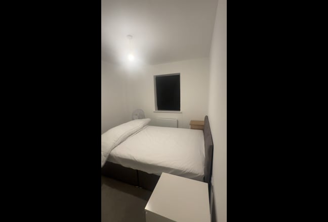 Double  large room Available ready to move  &pound;680 Main Photo