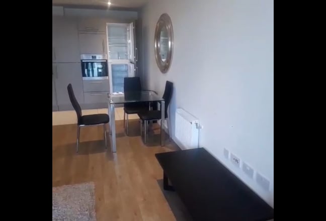 River-Facing 2-Bed Apartment – North Greenwich Main Photo