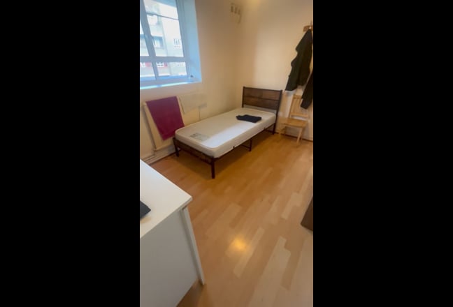 Single room to let in White City near Westfield  Main Photo