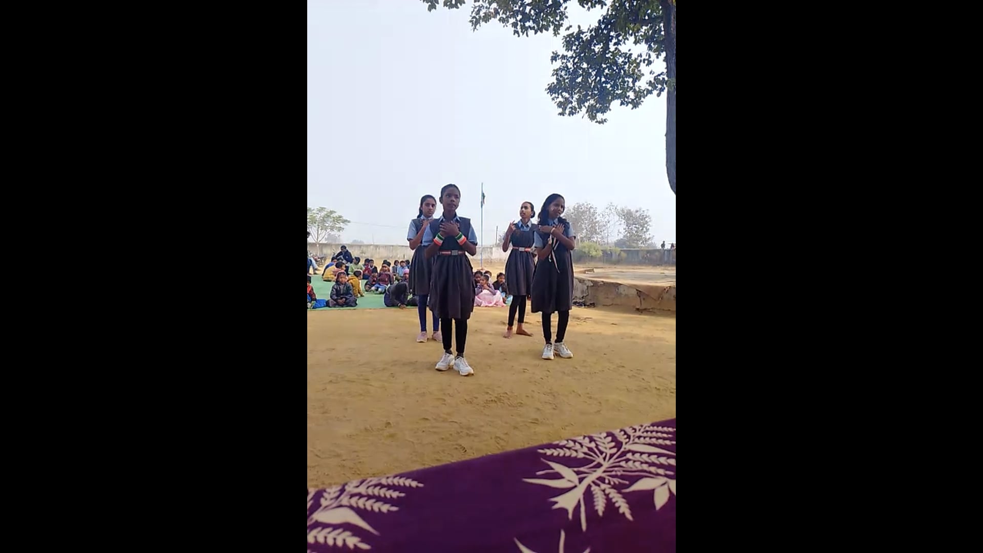 विकासखंड वाड्रफनगर अंतर्गत माध्यमिक शाला बरती खुर्द, में गणतंत्र दिवस के उपलक्ष पर बच्चों का मनमोहन प्रस्तुति।