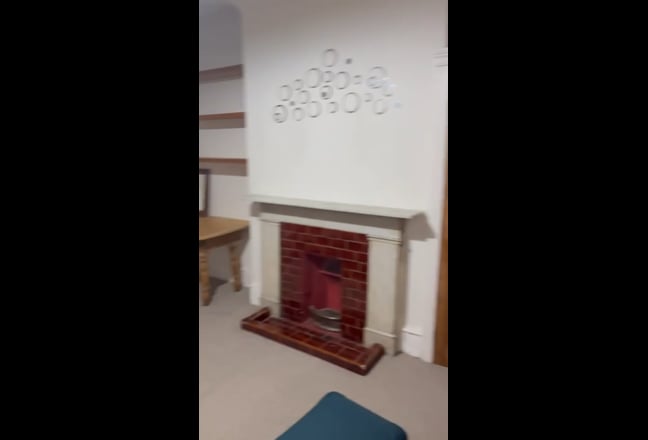 V large dbl room in 3 bed flat with diner Main Photo