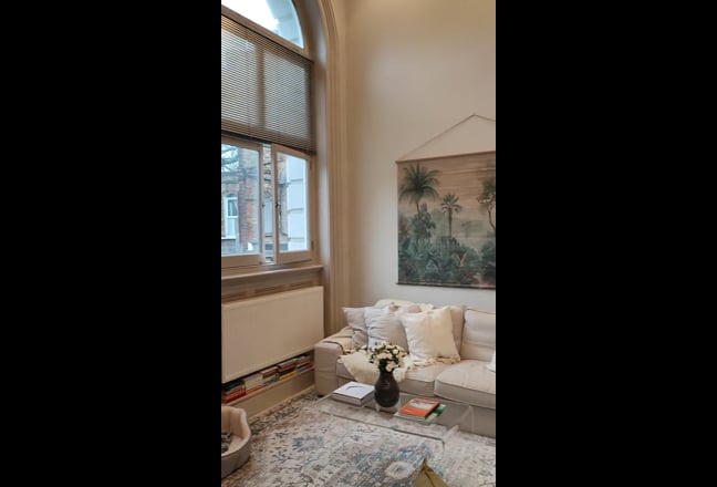 Large dbl bedroom in duplex w/ friendly cats Main Photo